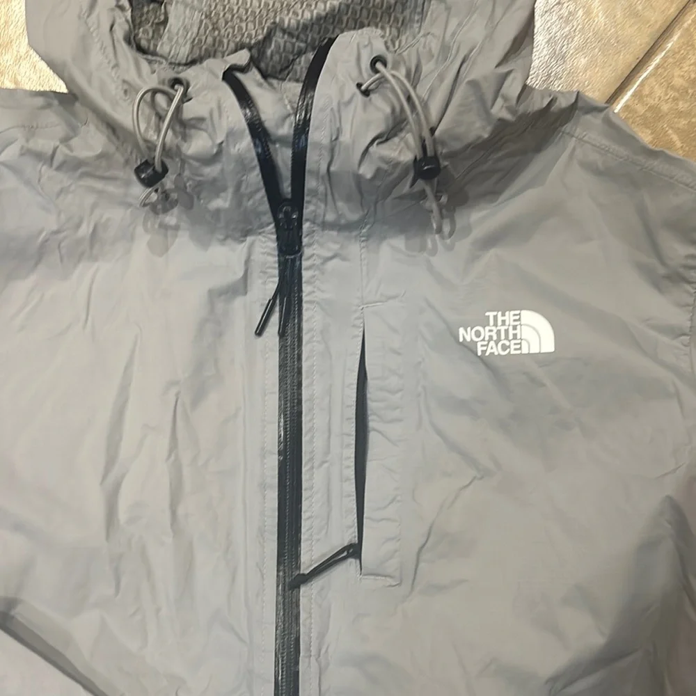 The North Face Gray Windbreaker Lightweight Weather-Resistant - Picture 2 of 5